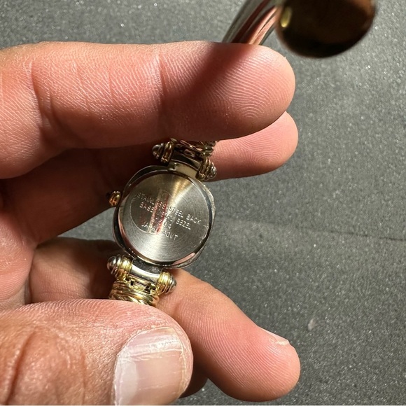 Vernier Ladies Quartz Cuff Watch Silver/Gold Tone Hinged Working New Battery - Picture 7 of 8